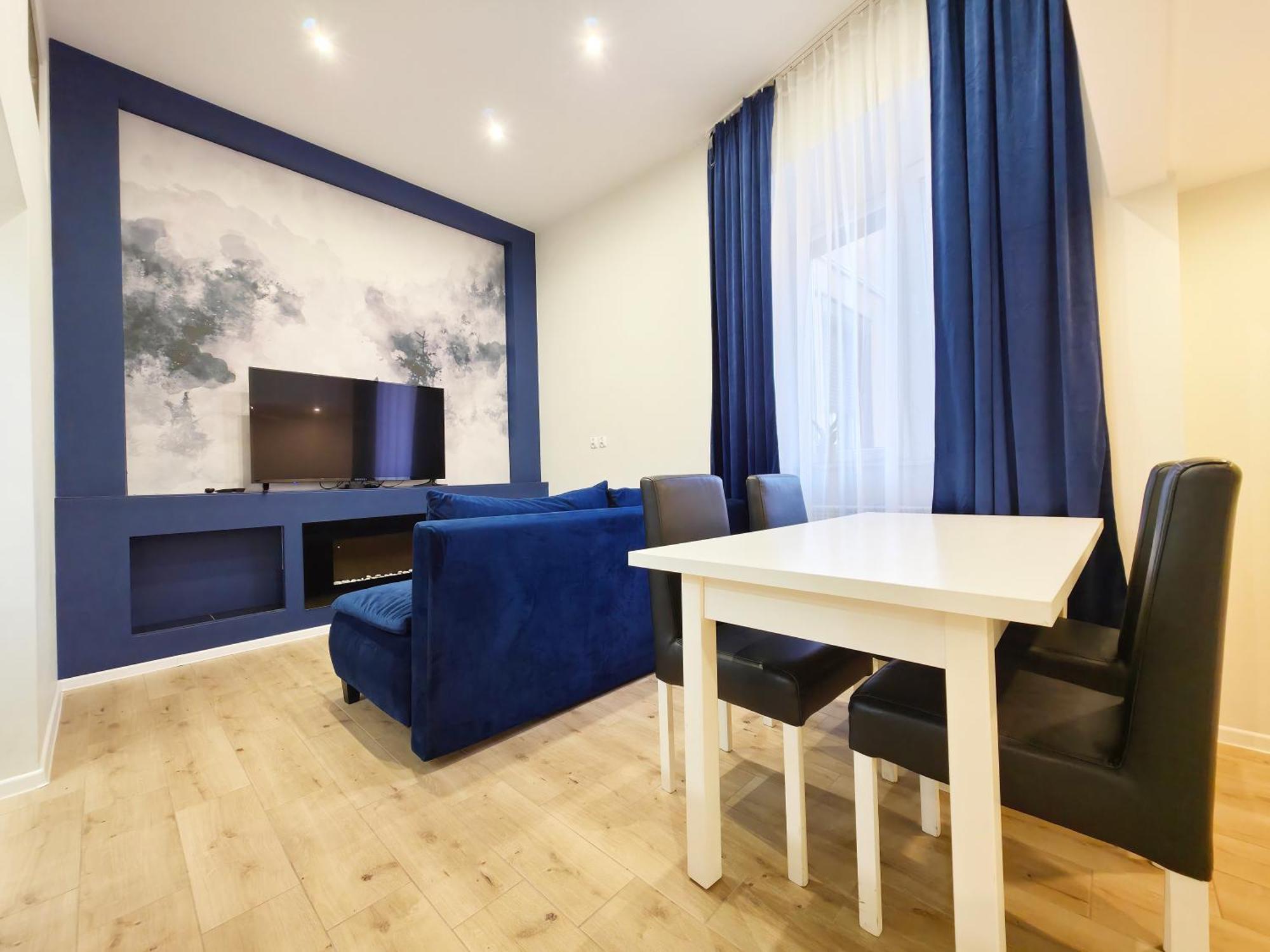 Center Paderewskiego 24 *
